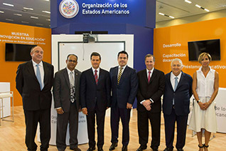Fotografía oficial en el Pabellón de la Organización de los Estados Americanos (OEA)